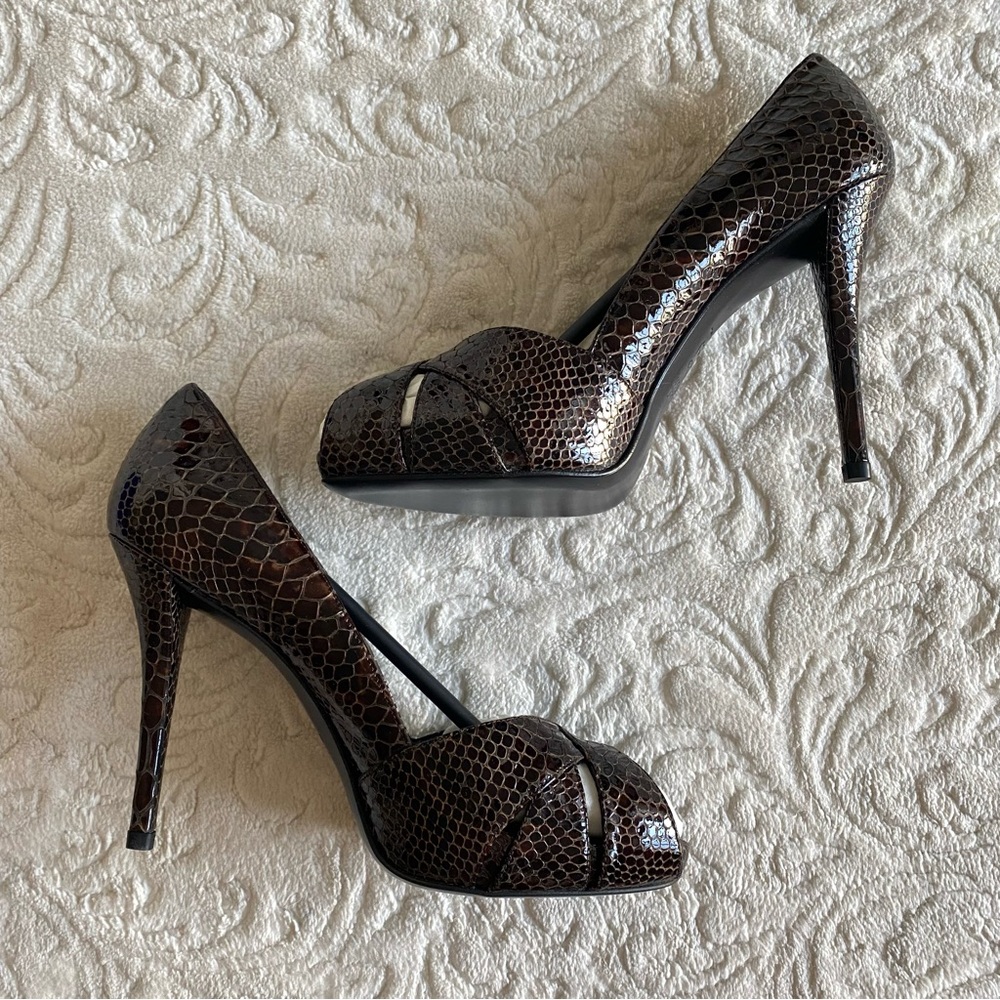 Stuart Weitzman Dresser Pump - Picture 2 of 8